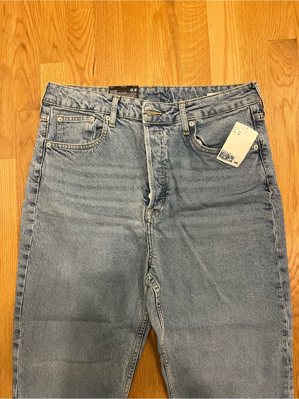 Classic Light Blue Women’s Mom Jeans. Never Worn, New with Tags